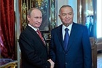 Путин поздравил Каримова с победой