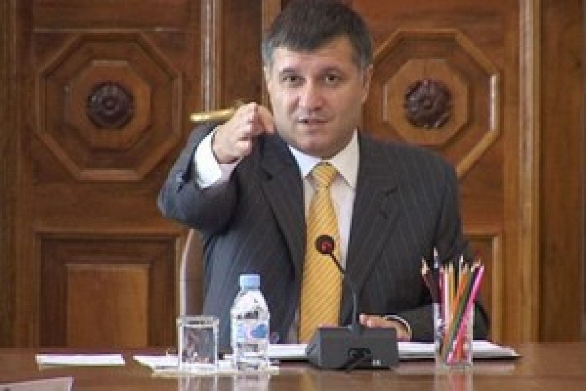 Депутаты требуют отставки главы МВД Украины