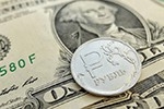 Рубль укрепляется "на нефти"