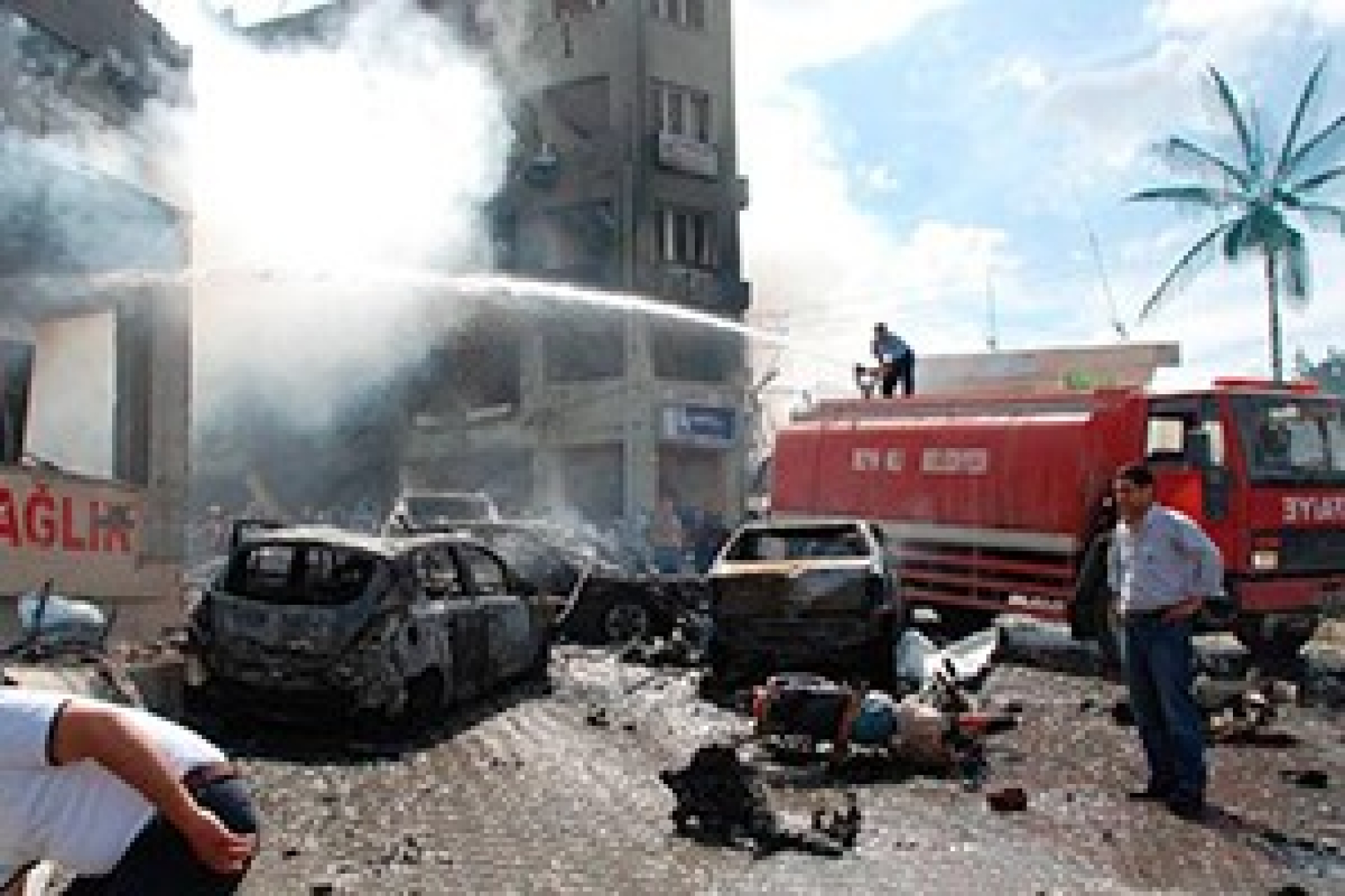 В Турции взорвали автобус с военными