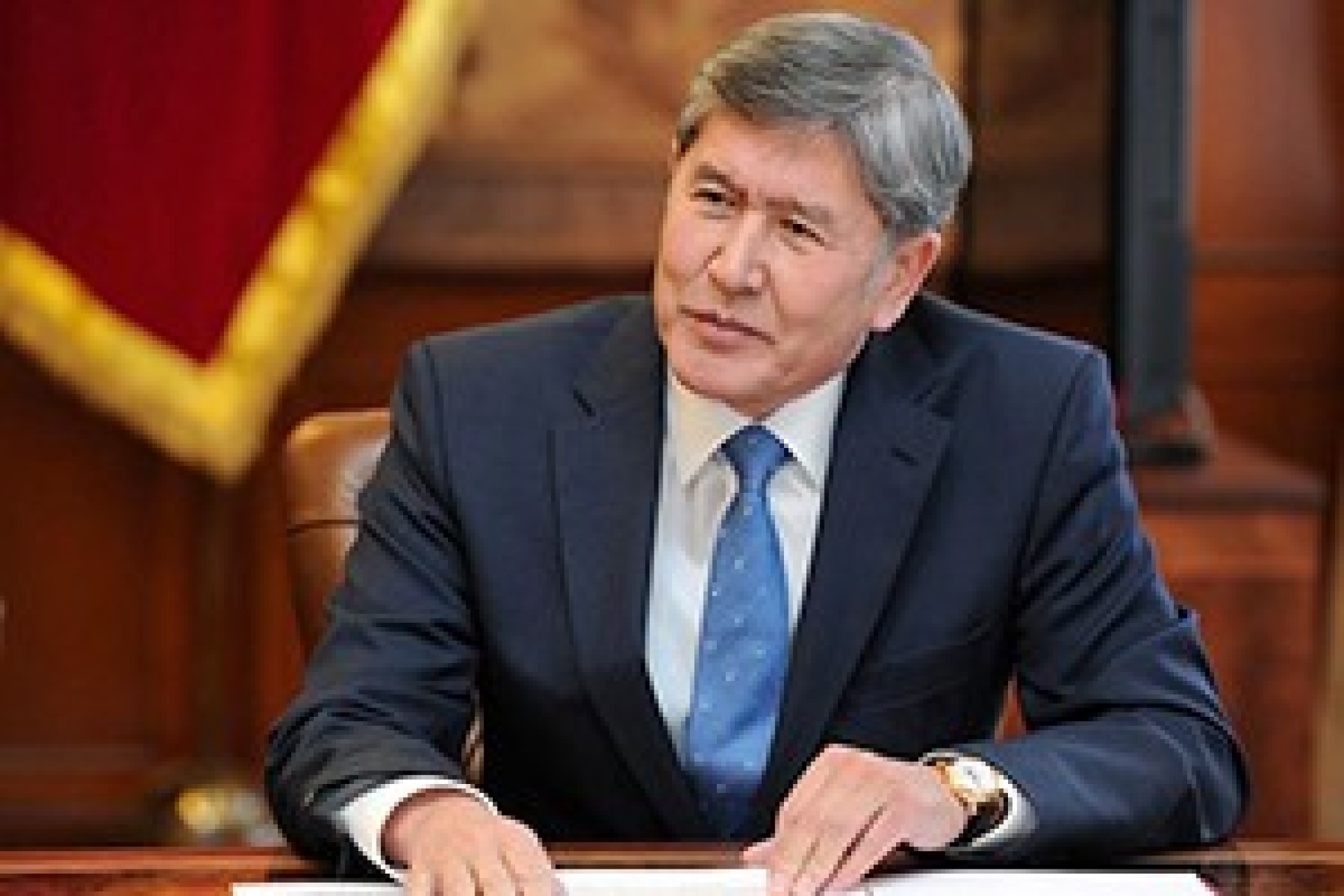 Атамбаев утвердил новую Конституцию