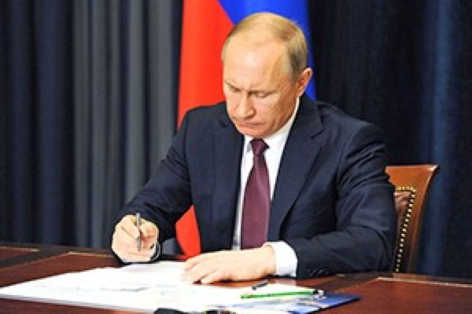 Путин уволил 16 генералов