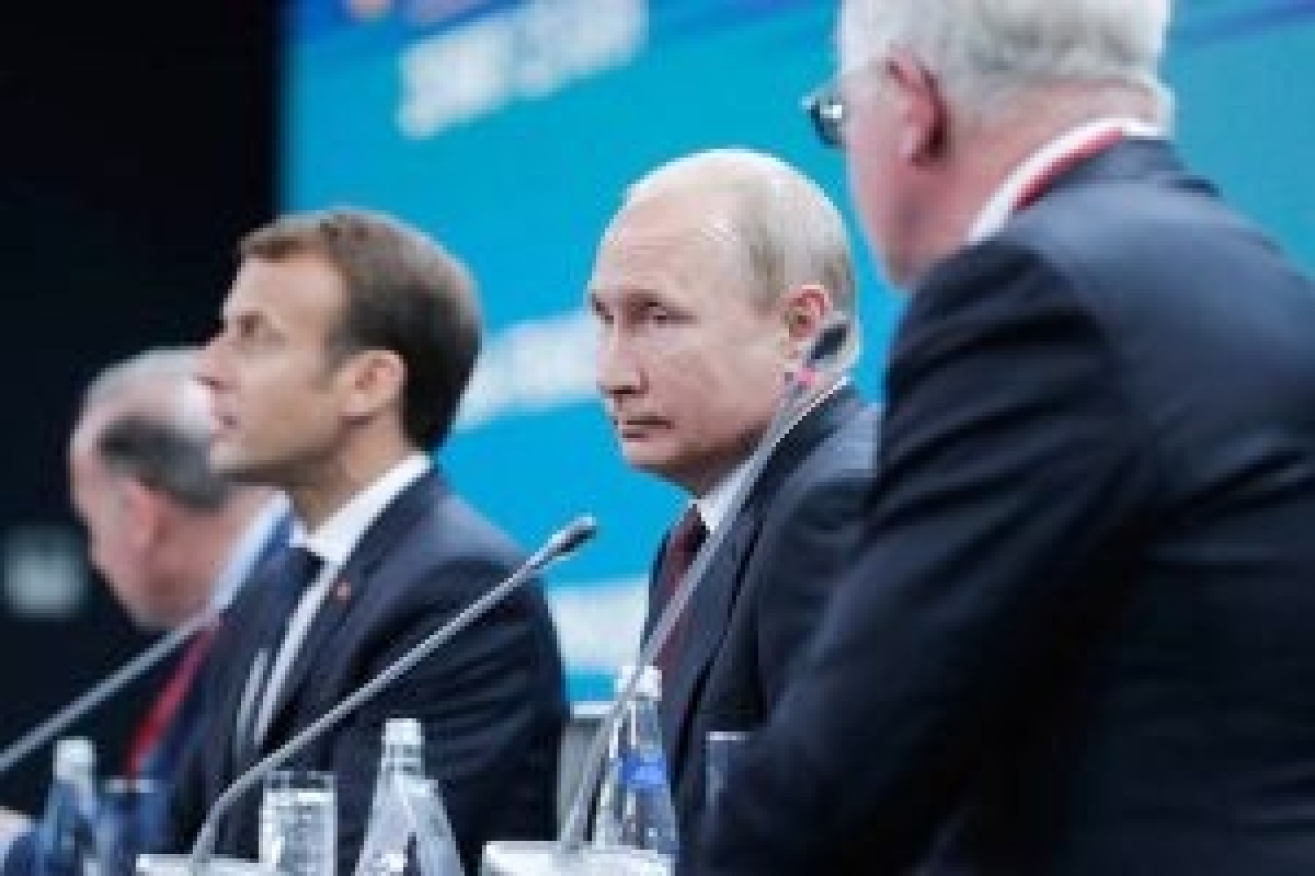 Путин пришел на сессию Россия – Франция