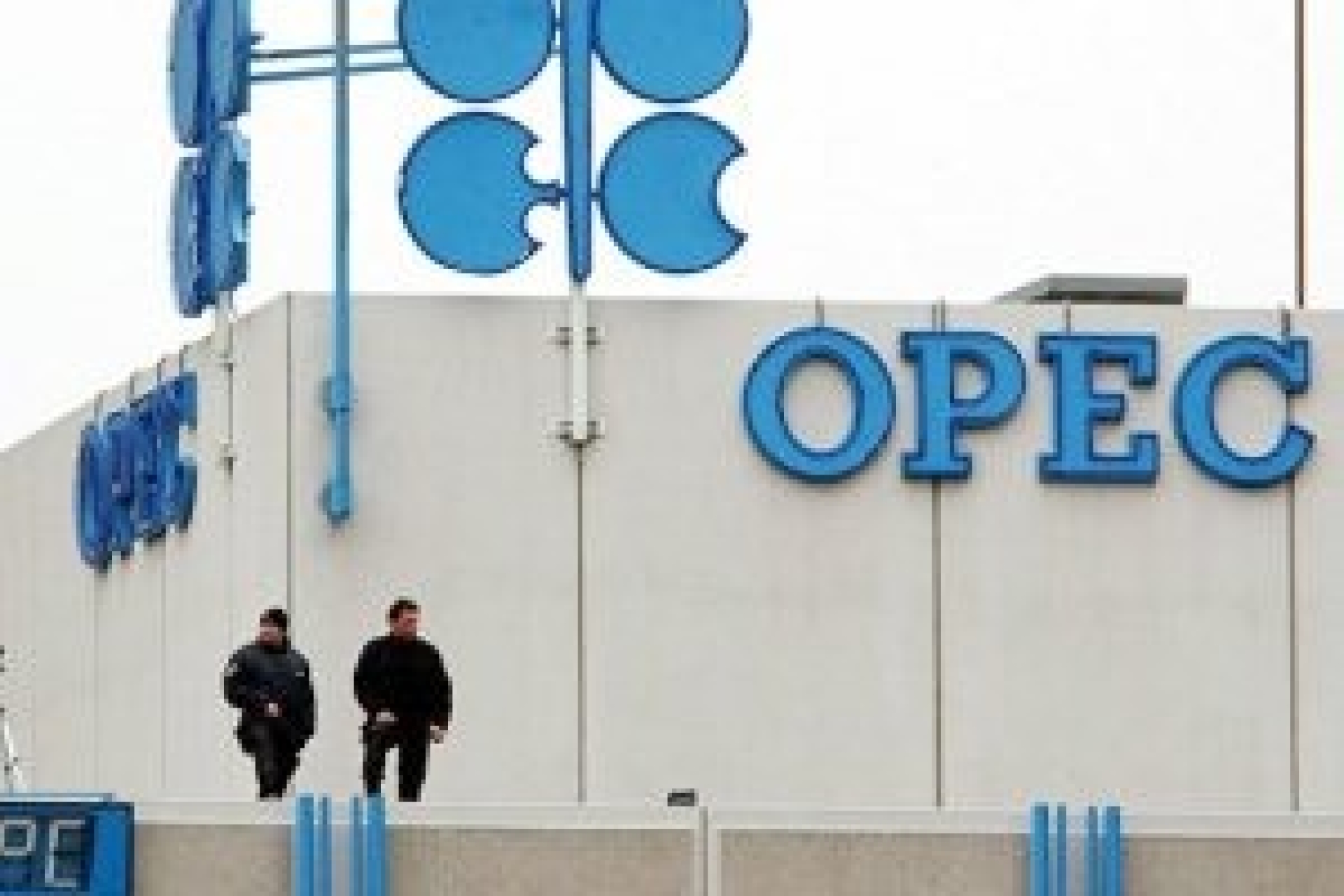 Страны ОПЕК+ увеличат добычу нефти