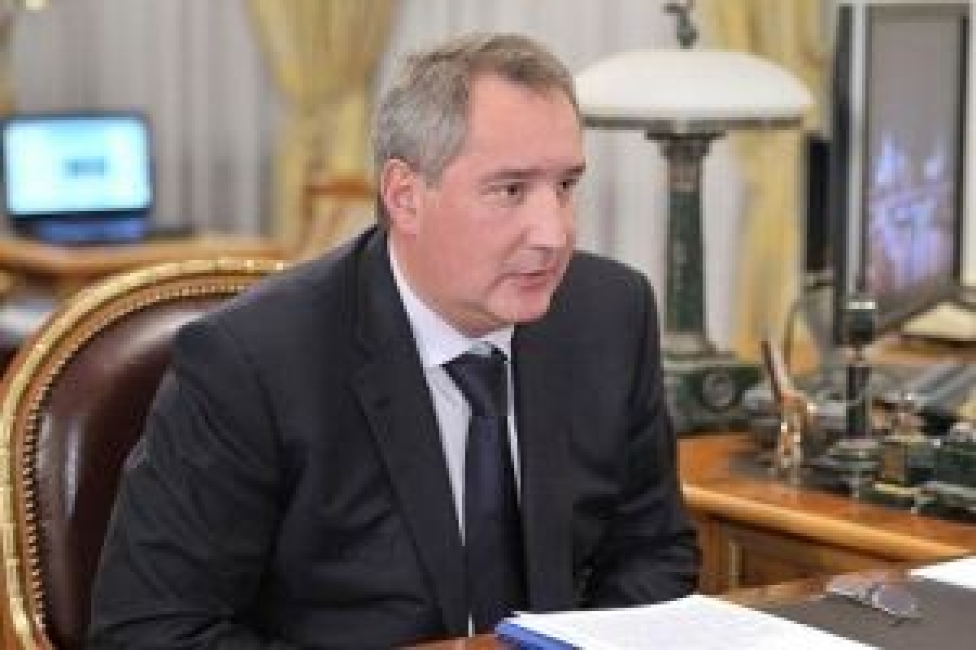 Рогозин назвал неприемлемыми слухи о причинах инцидента на "Союзе"