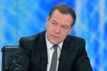 Медведев обрушился на чиновников, нефтяников и плохих родителей