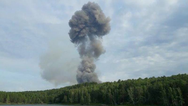 В Красноярском крае горит склад с боеприпасами