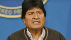Боливию разрывают на американский флаг