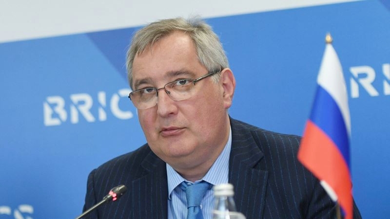 Rogozin "covers up" with a newspaper?