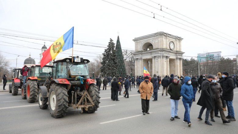 Санду идёт по 