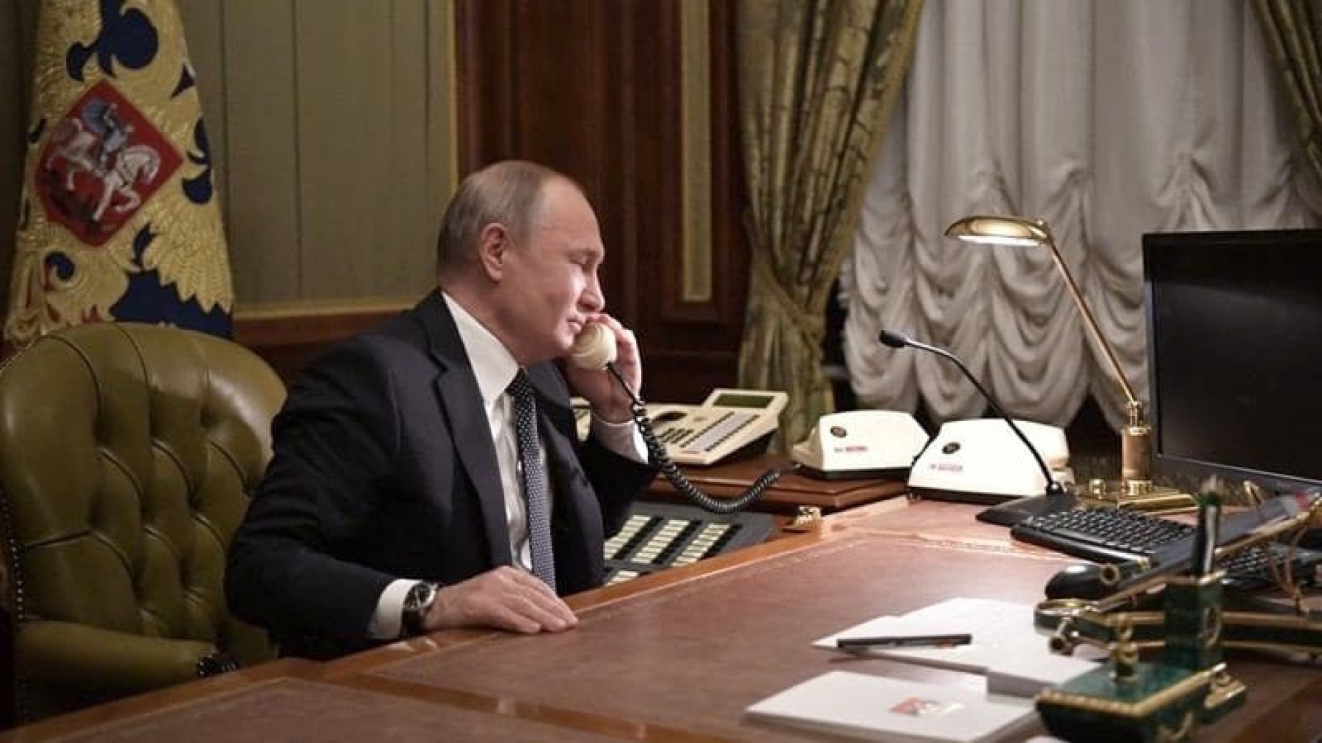 Путин побеседовал с президентом Сербии