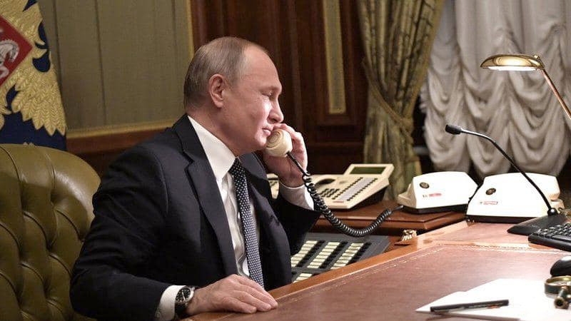 Путин пообещал поддержать Киргизию