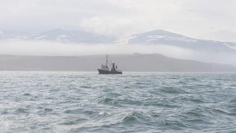 СК РФ проверяет возгорание траулера в Охотском море