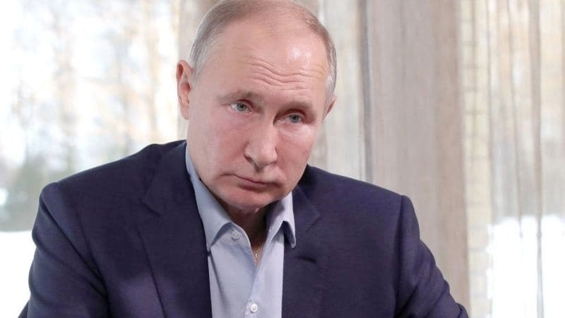 Путин возложил цветы к памятнику Гагарину в Энгельсе