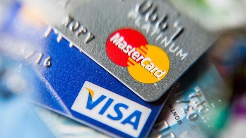 Песков допустил отключение Visa и Mastercard в РФ