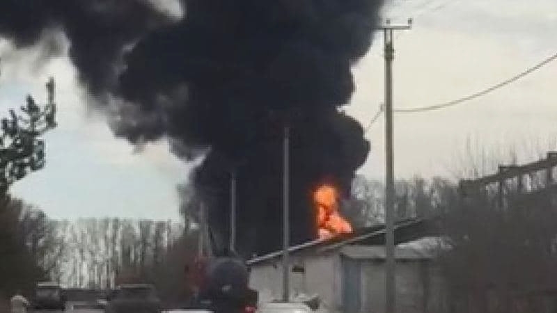 В Алтайском крае загорелось топливо на АЗС