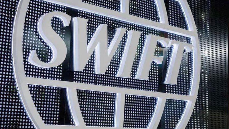 России снова грозят отключением от SWIFT