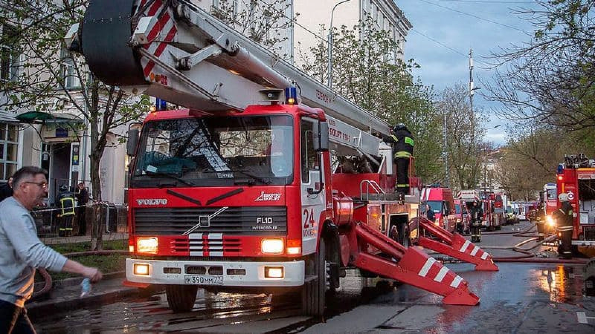 При пожаре в московской гостинице погибли два человека