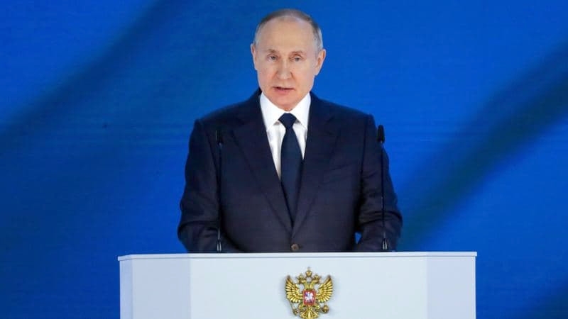 Путин дал поручения по ситуации в школе Казани