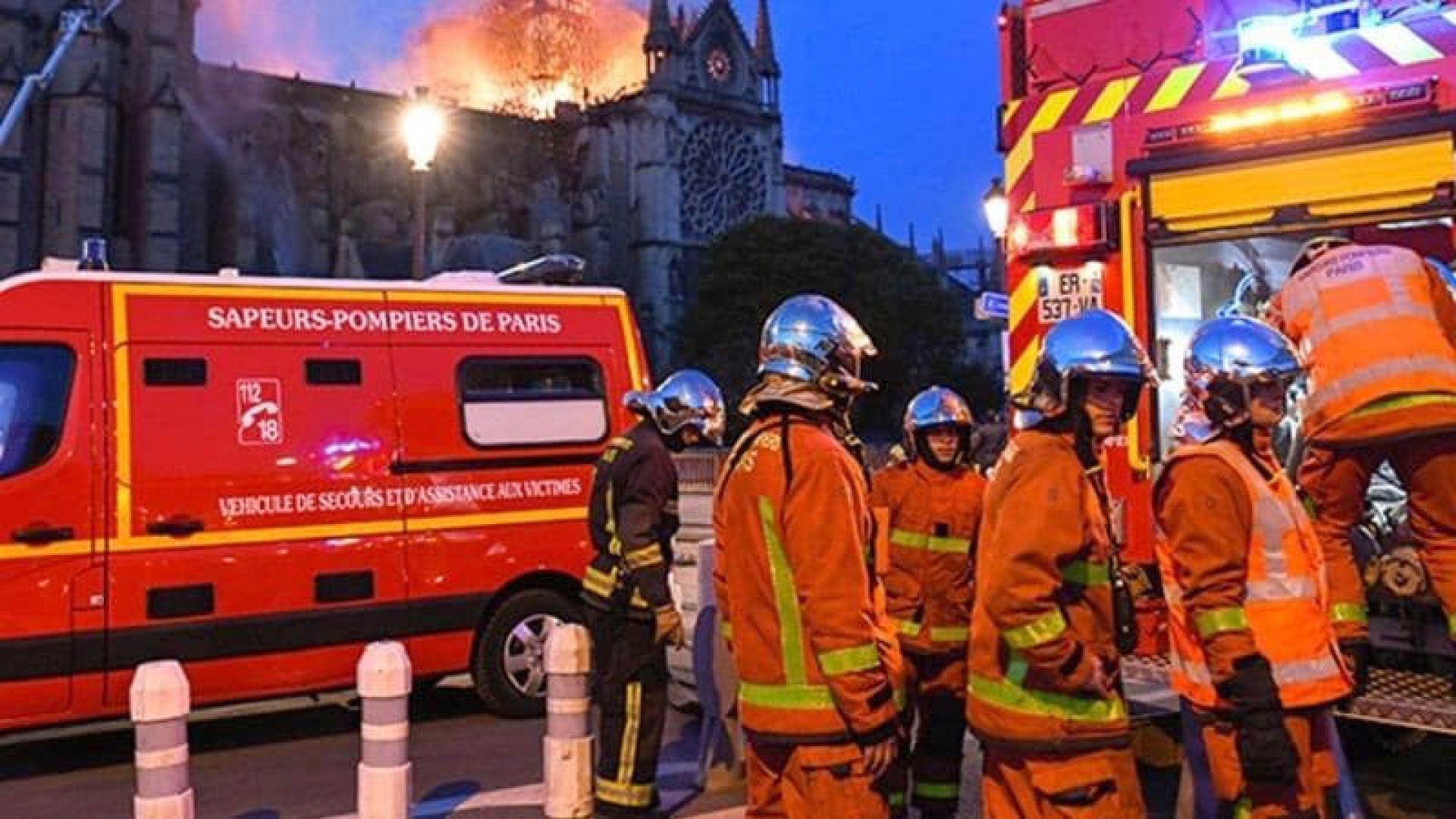 В Париже начался пожар возле резиденции премьера