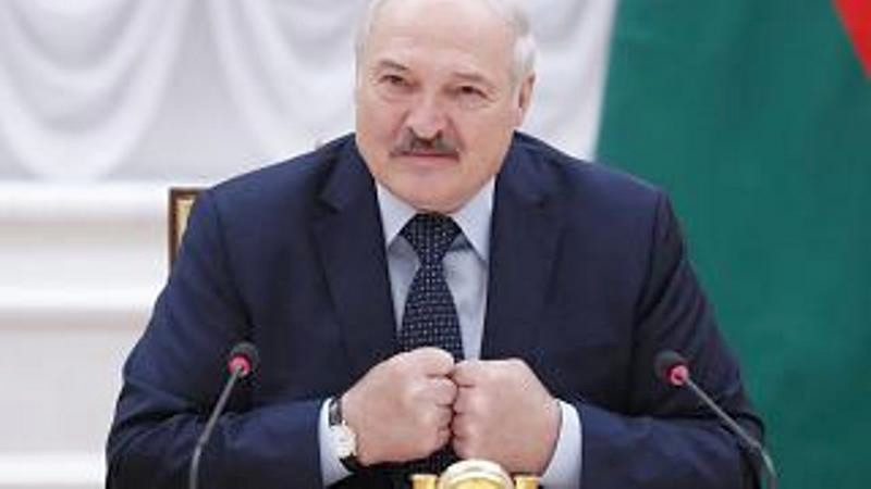 Лукашенко закрывает границы