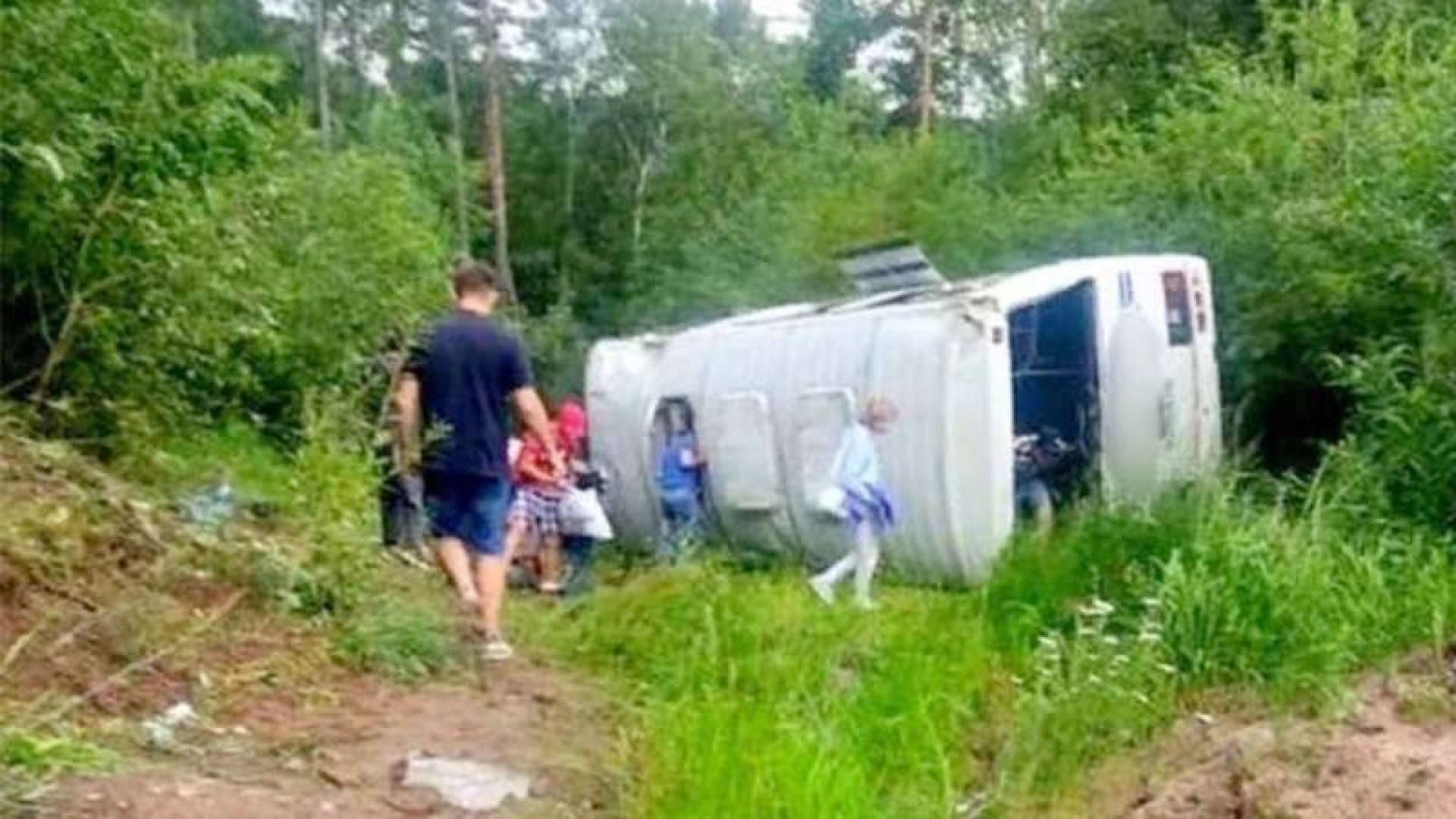 В Бурятии перевернулся автобус