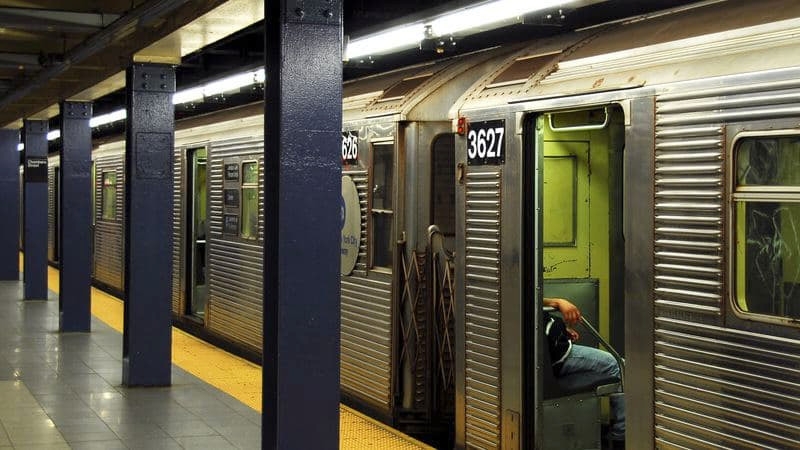 Машинист метро устроил свидание и лишился работы