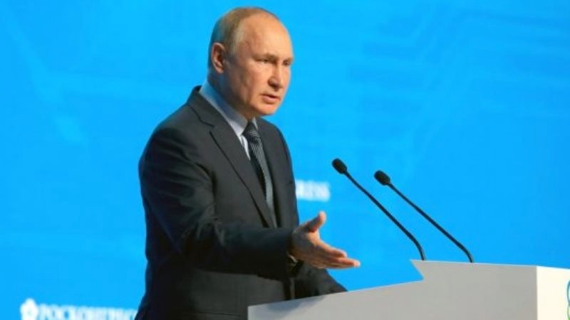 Путин высказался о преемнике и судьбе доллара