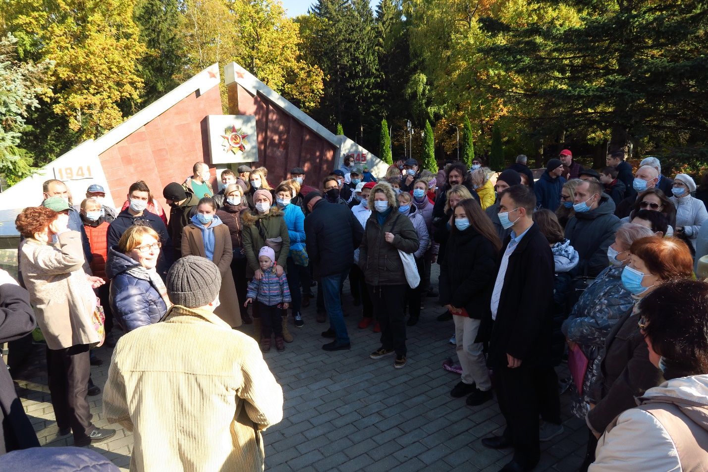 Губернатор Воробьев, поза 