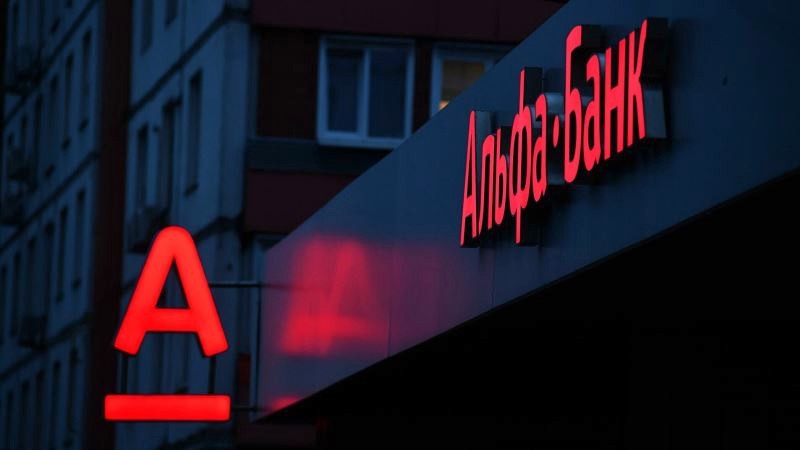 Scammers "covered up" "Alfa Bank"