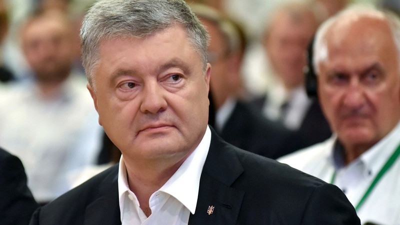 Порошенко вручили повестку с вызовом в суд