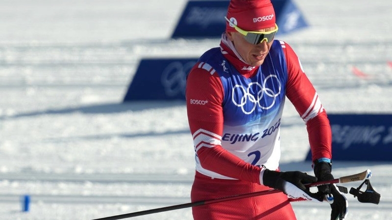Большунов завоевал серебро в гонке с раздельным стартом на Олимпиаде в Пекине