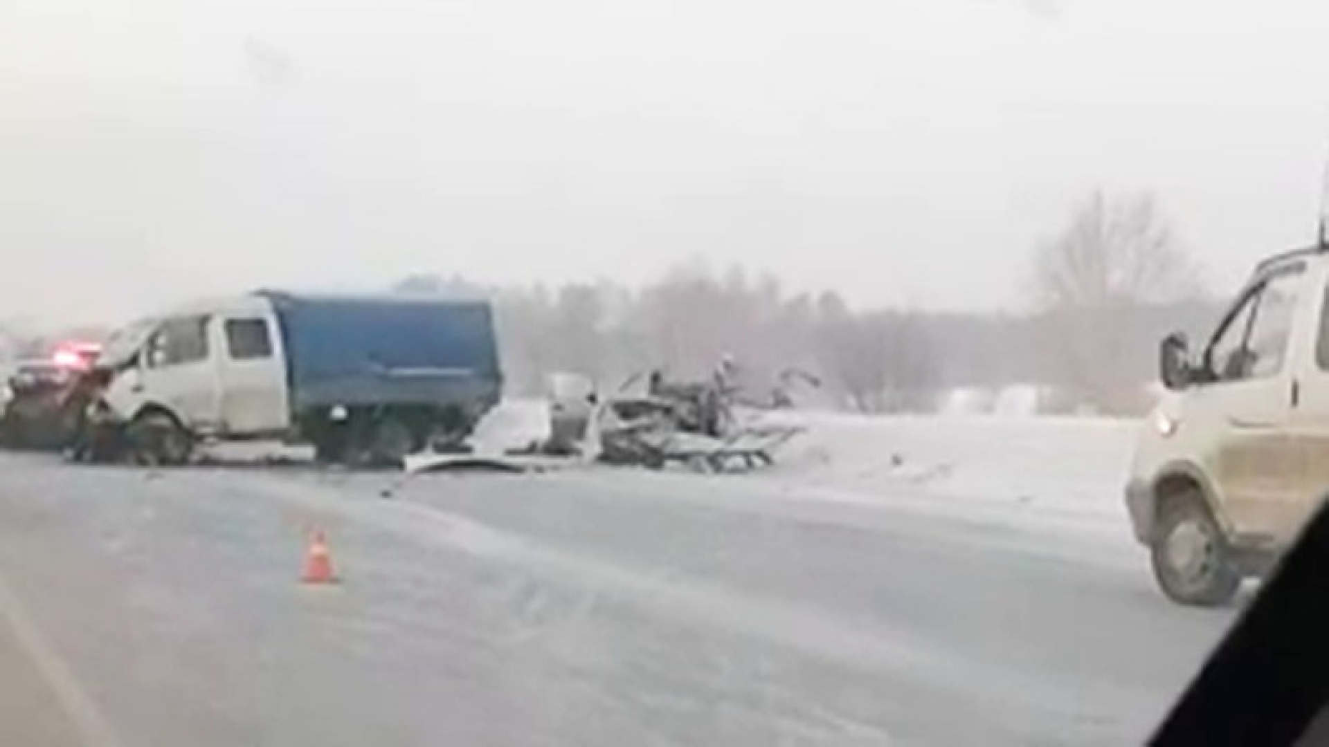 Четыре человека погибли в массовом ДТП в Кемеровской области