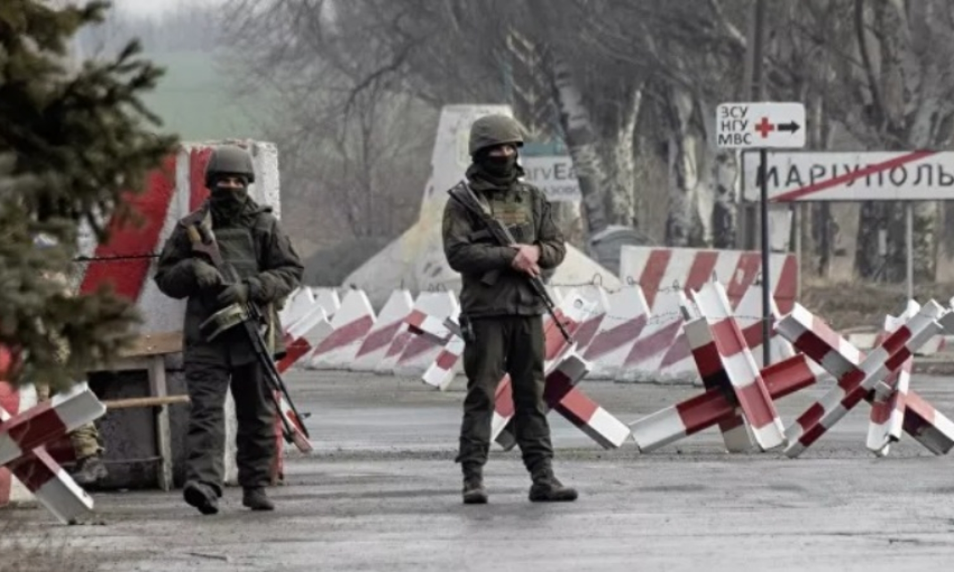 Украинские военные не позволяют мирному населению покинуть Мариуполь