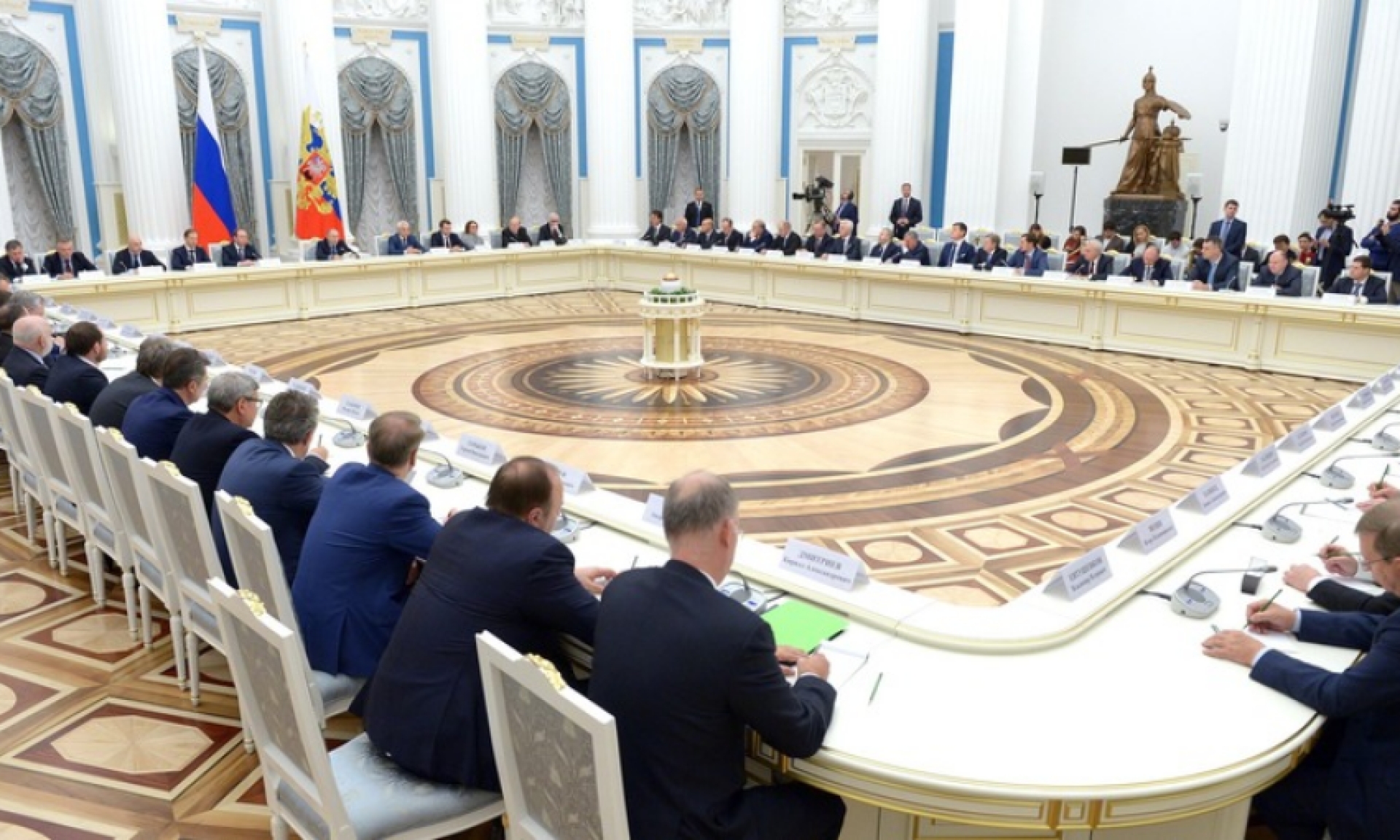 Кремль подтвердил встречу гендиректоров и владельцев крупного бизнеса с Путиным