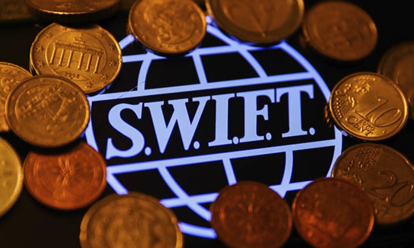 ЕС запретил с 12 марта оказание услуг SWIFT попавшим под санкции банкам РФ