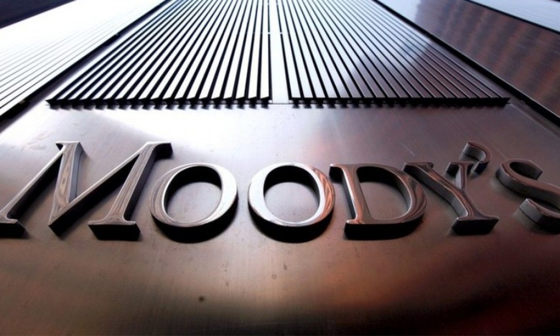 Moody's понизило рейтинг России сразу на шесть ступеней