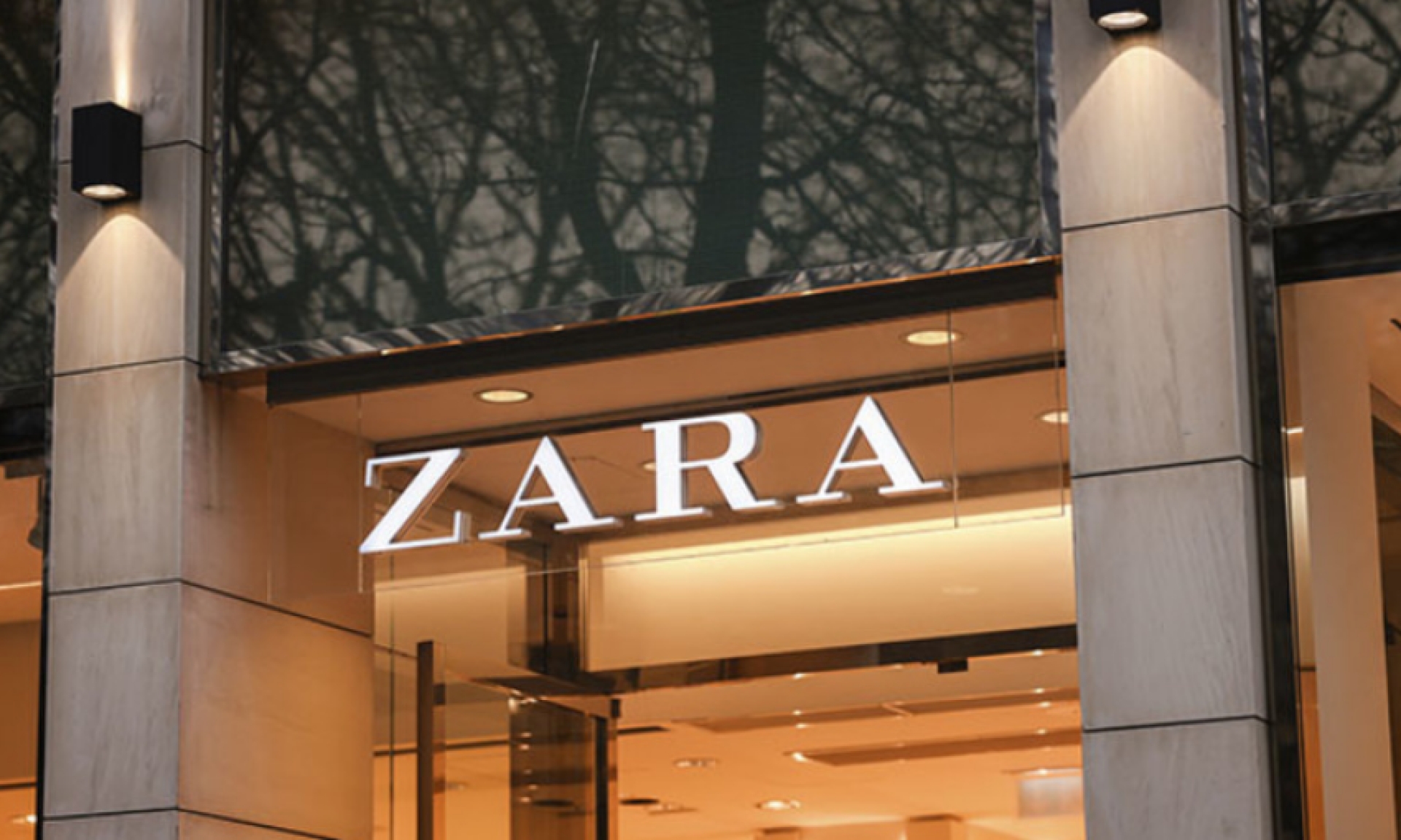 Владелец бренда Zara приостанавливает работу в РФ