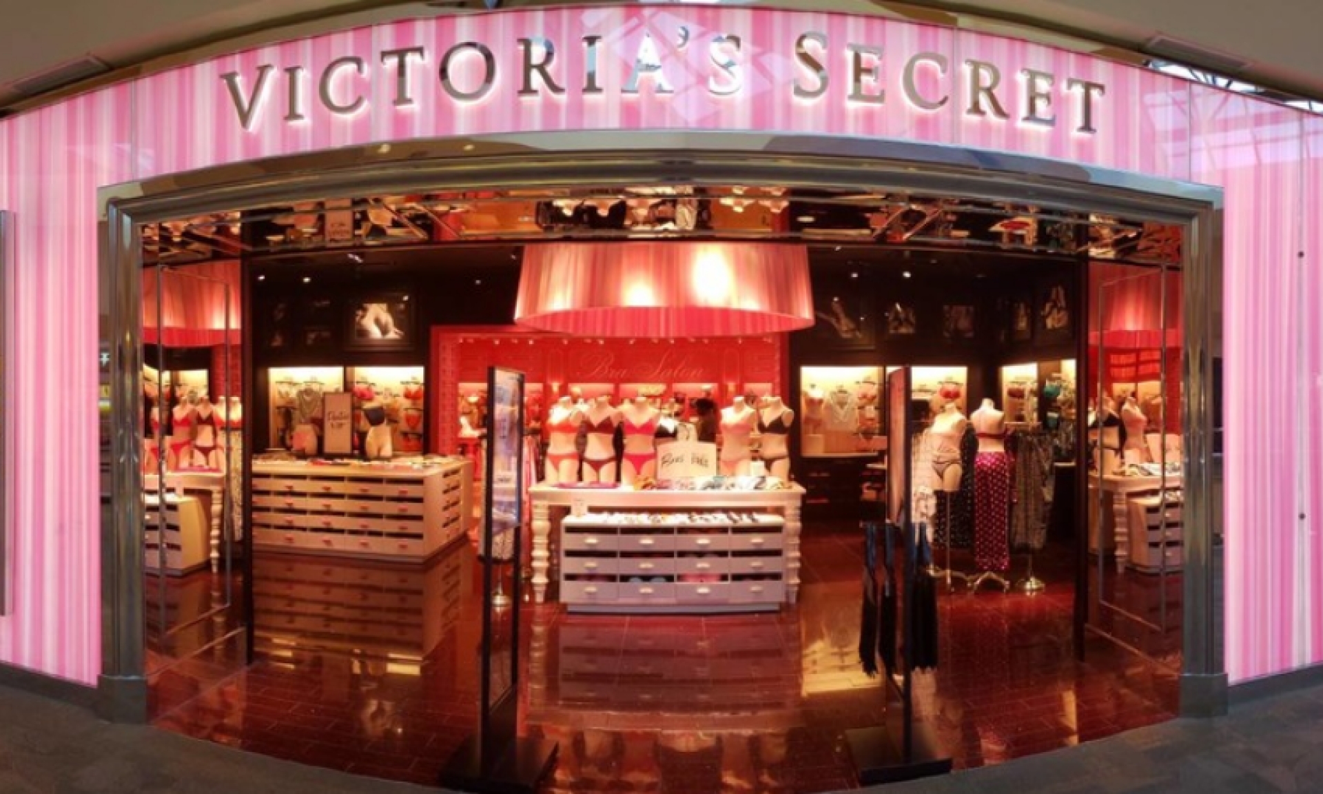 Victoria's Secret приостановила работу магазинов в России