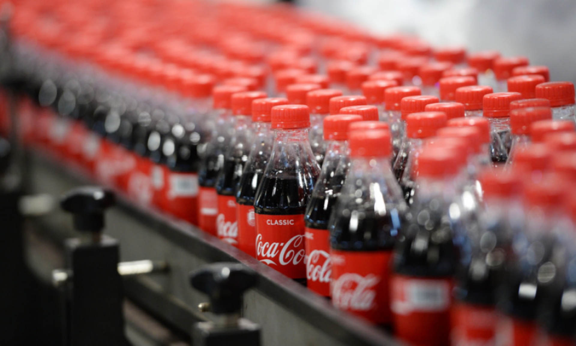 "Коммерсант" узнал о повышении цен на напитки Coca-Cola от 15 до 30%