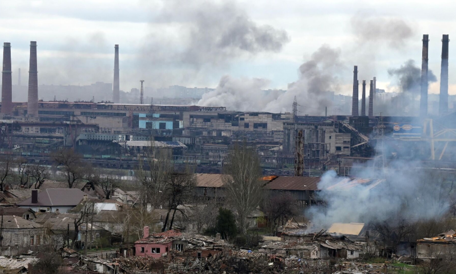 Российские военные еще раз предложили сдаться противнику, засевшему на "Азовстали"