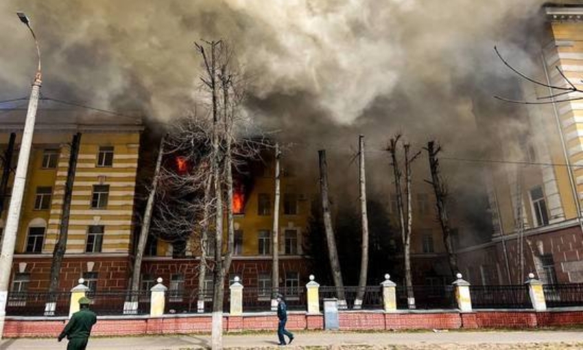 Пять человек погибли при пожаре в военном НИИ в Твери