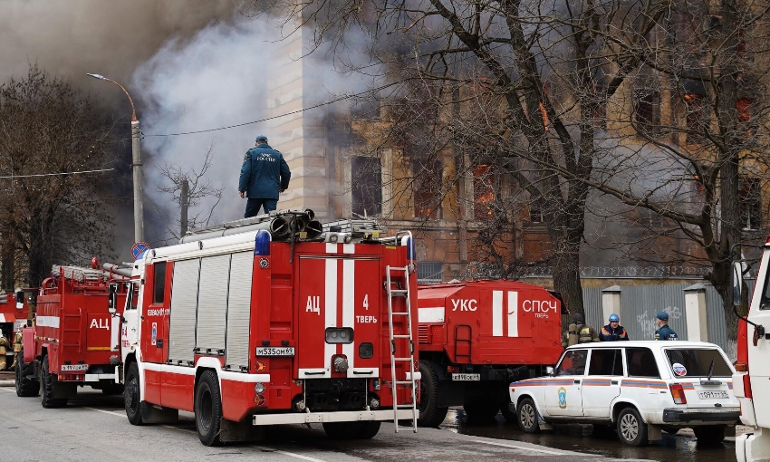 При пожаре в оборонном НИИ в Твери пострадали 27 человек