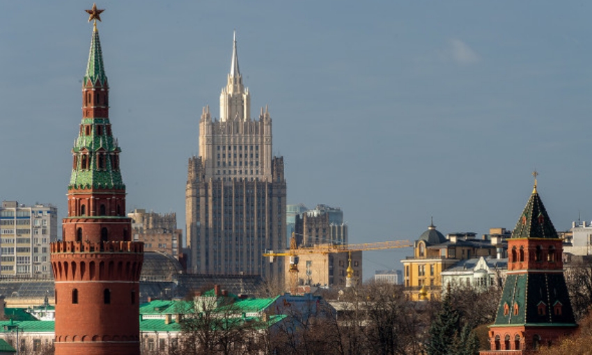 В Кремле заявили, что поставки вооружения Киеву только "подливают масла в огонь"