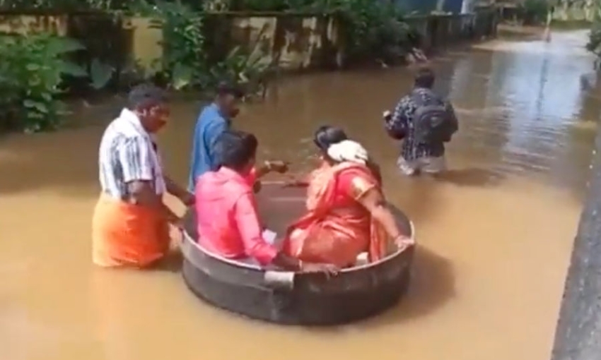 Более 60 человек погибли в Индии из-за наводнений