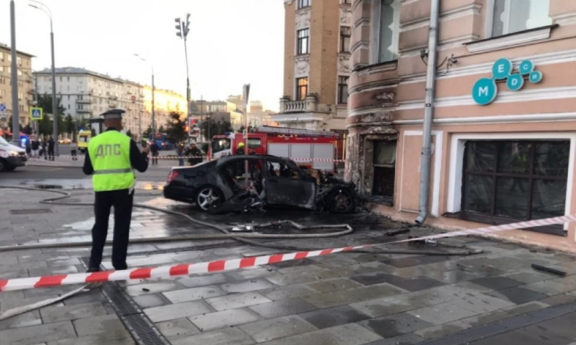 Два человека погибли в ДТП с Mercedes в центре Москвы