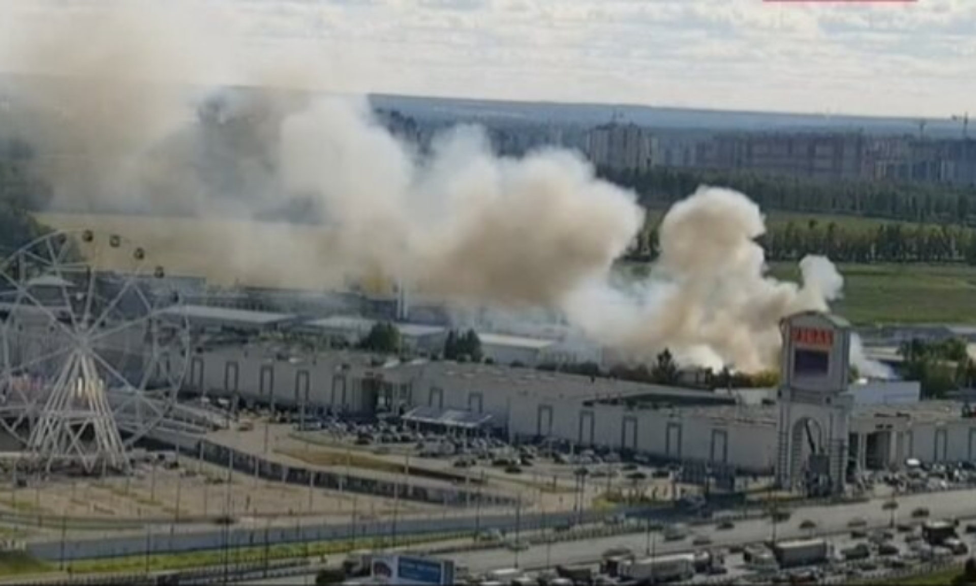 Площадь пожара в ангаре на Каширском шоссе в Москве выросла до 2 тысяч квадратных метров