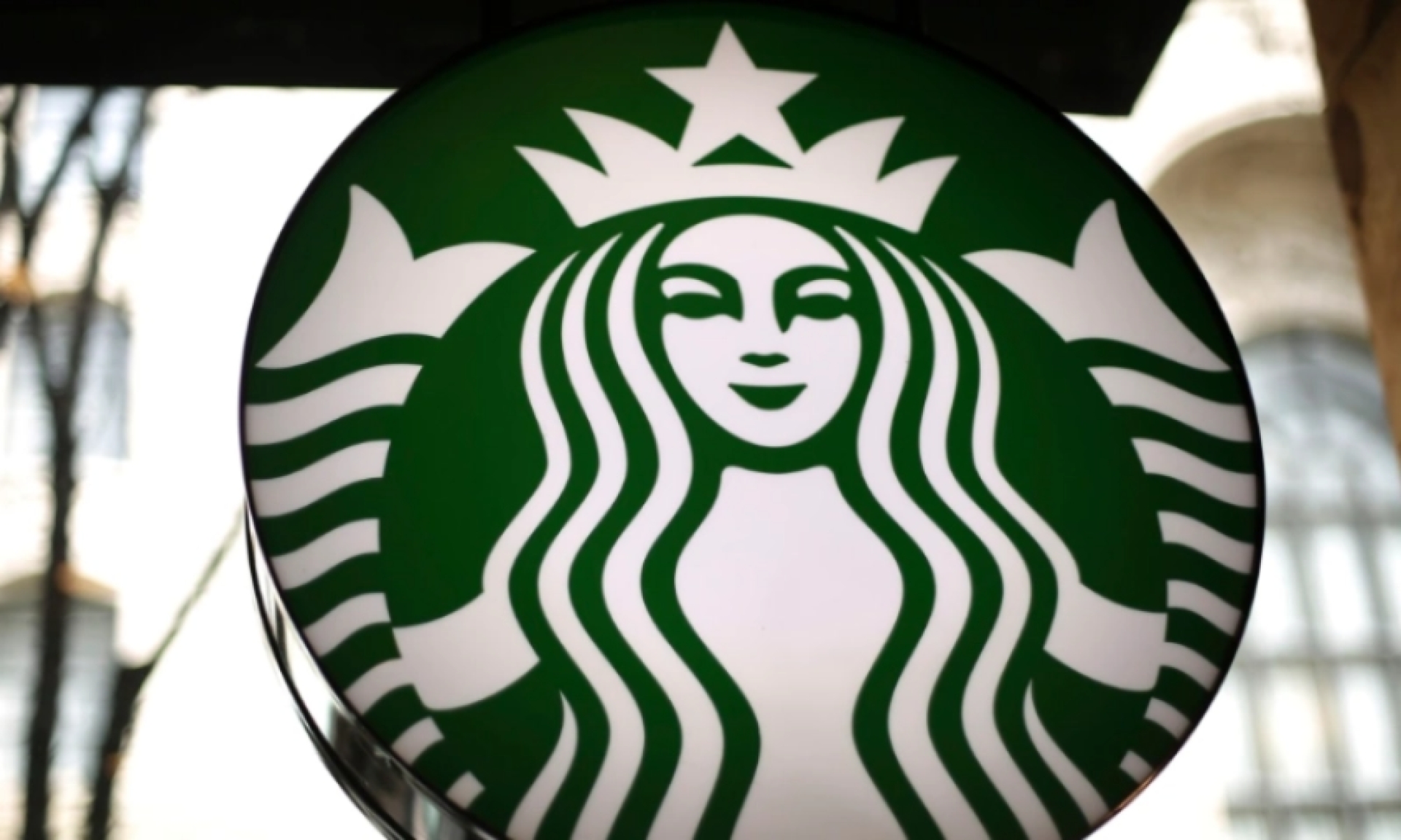 Бизнес Starbucks в России выкупят ресторатор Пинский и певец Тимати