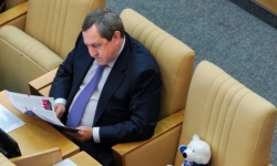 Депутат Госдумы Белоусов приговорен к 10 годам по делу о взятке в 3 миллиарда рублей