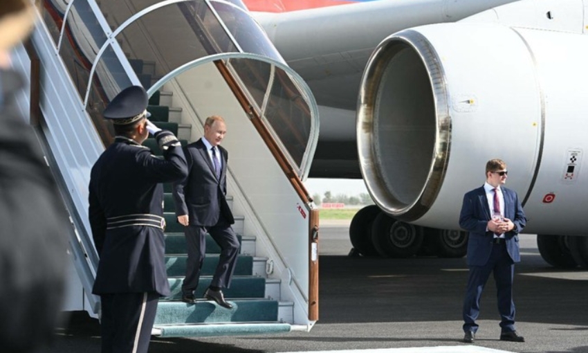 Путин прибыл в Узбекистан для участия в саммите ШОС